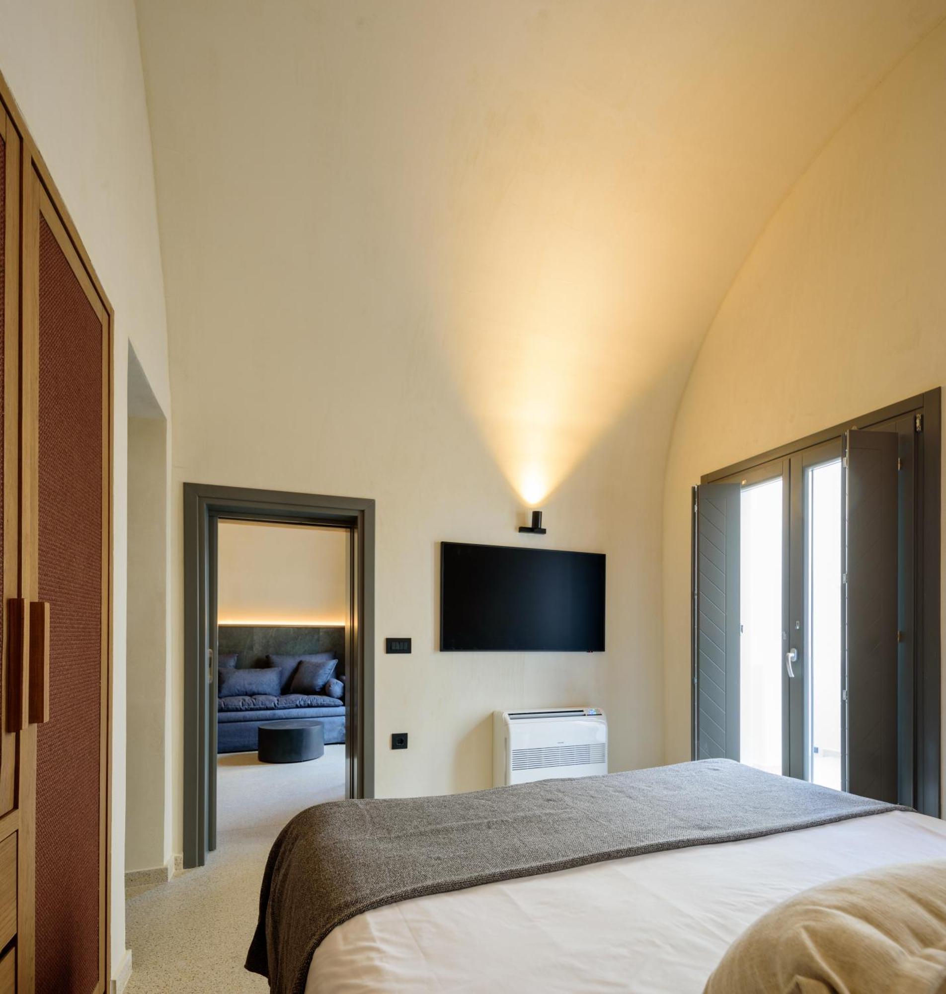 Alleys All-Suite Hotel & Spa Pyrgos Kallistis Bagian luar foto